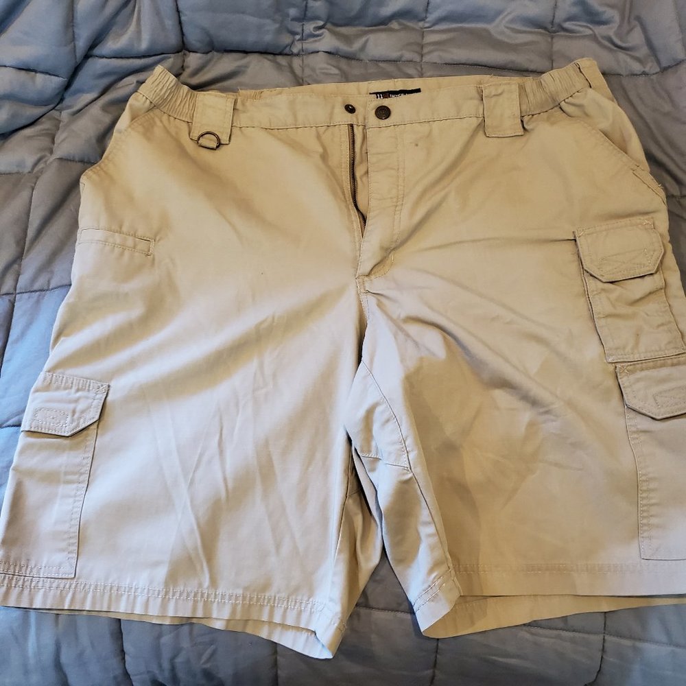5.11 TACTICAL 9" SHORT - KHAKI COLOR